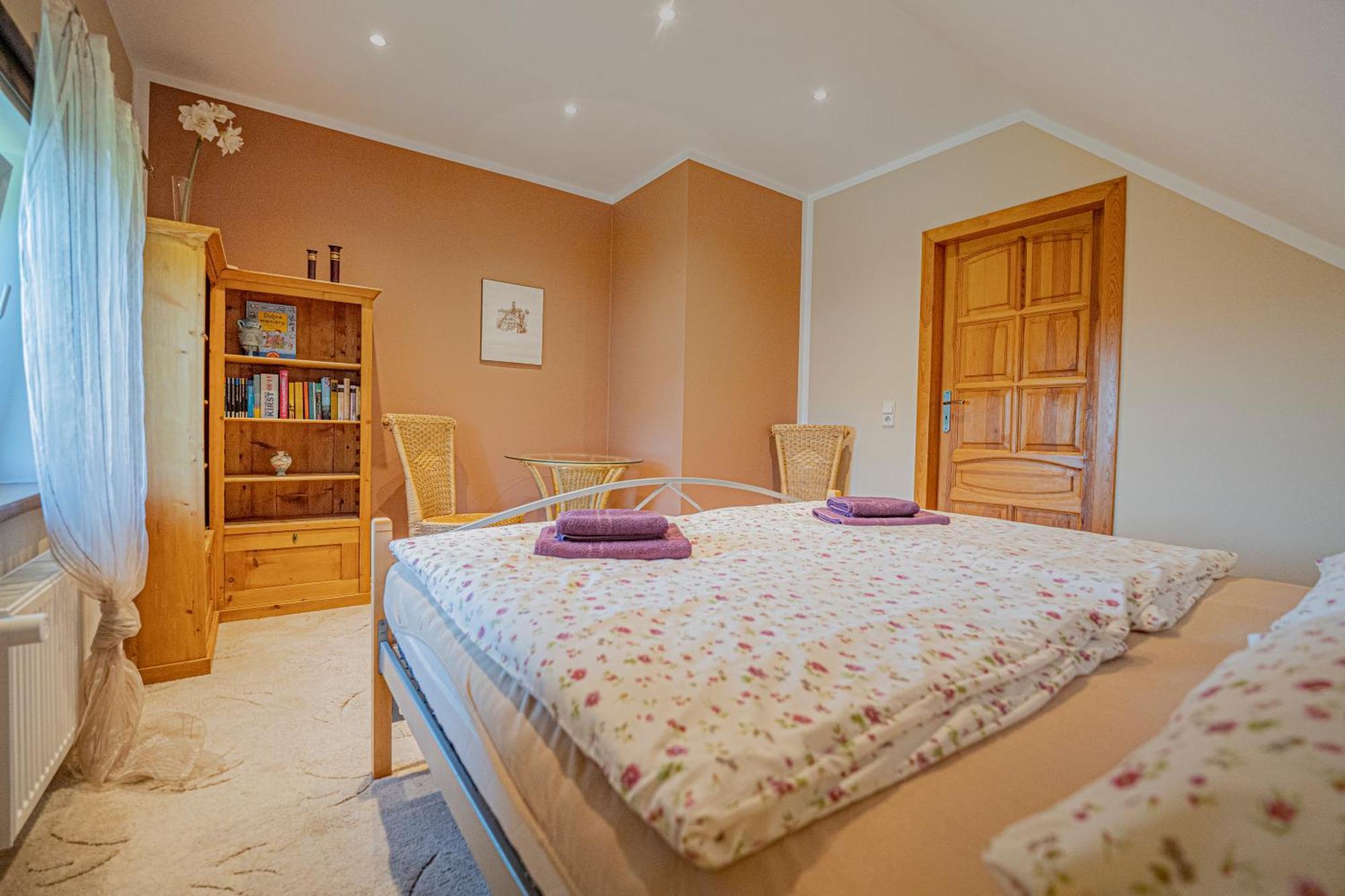 Dom Ogrodnika Apartment Jezow Sudecki ภายนอก รูปภาพ