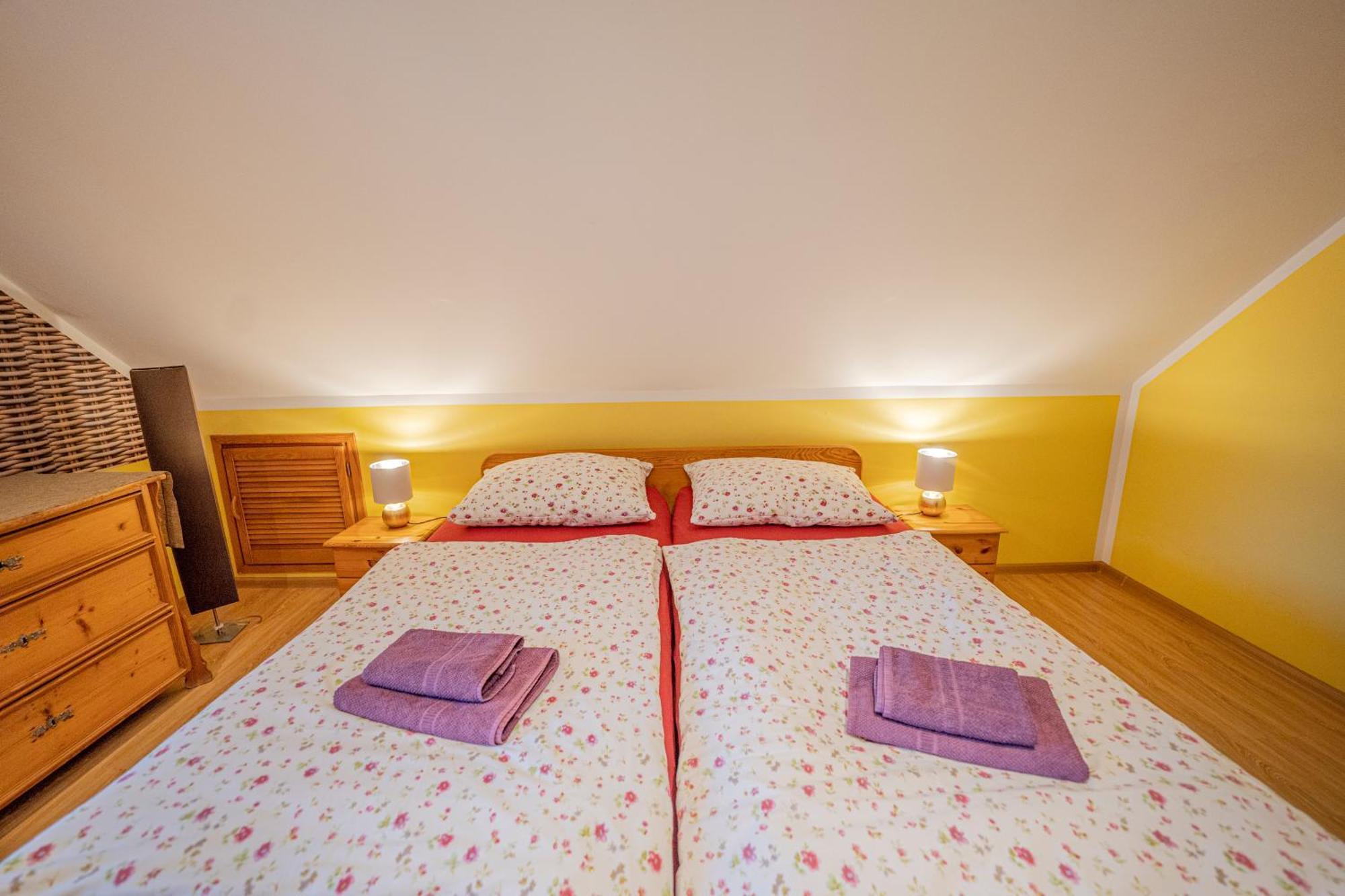 Dom Ogrodnika Apartment Jezow Sudecki ภายนอก รูปภาพ