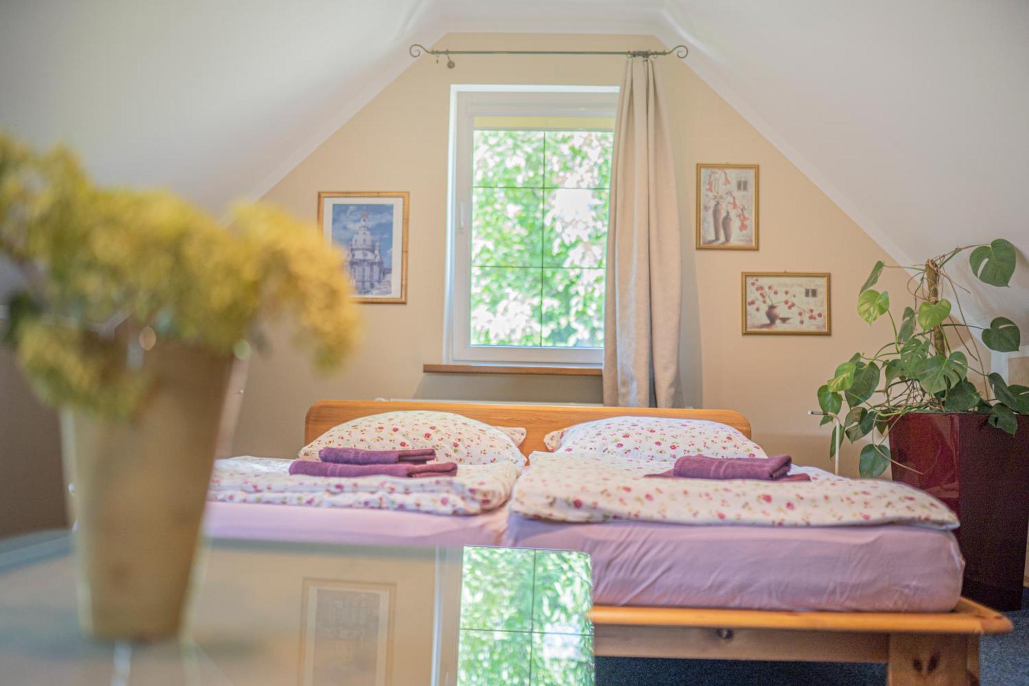 Dom Ogrodnika Apartment Jezow Sudecki ภายนอก รูปภาพ