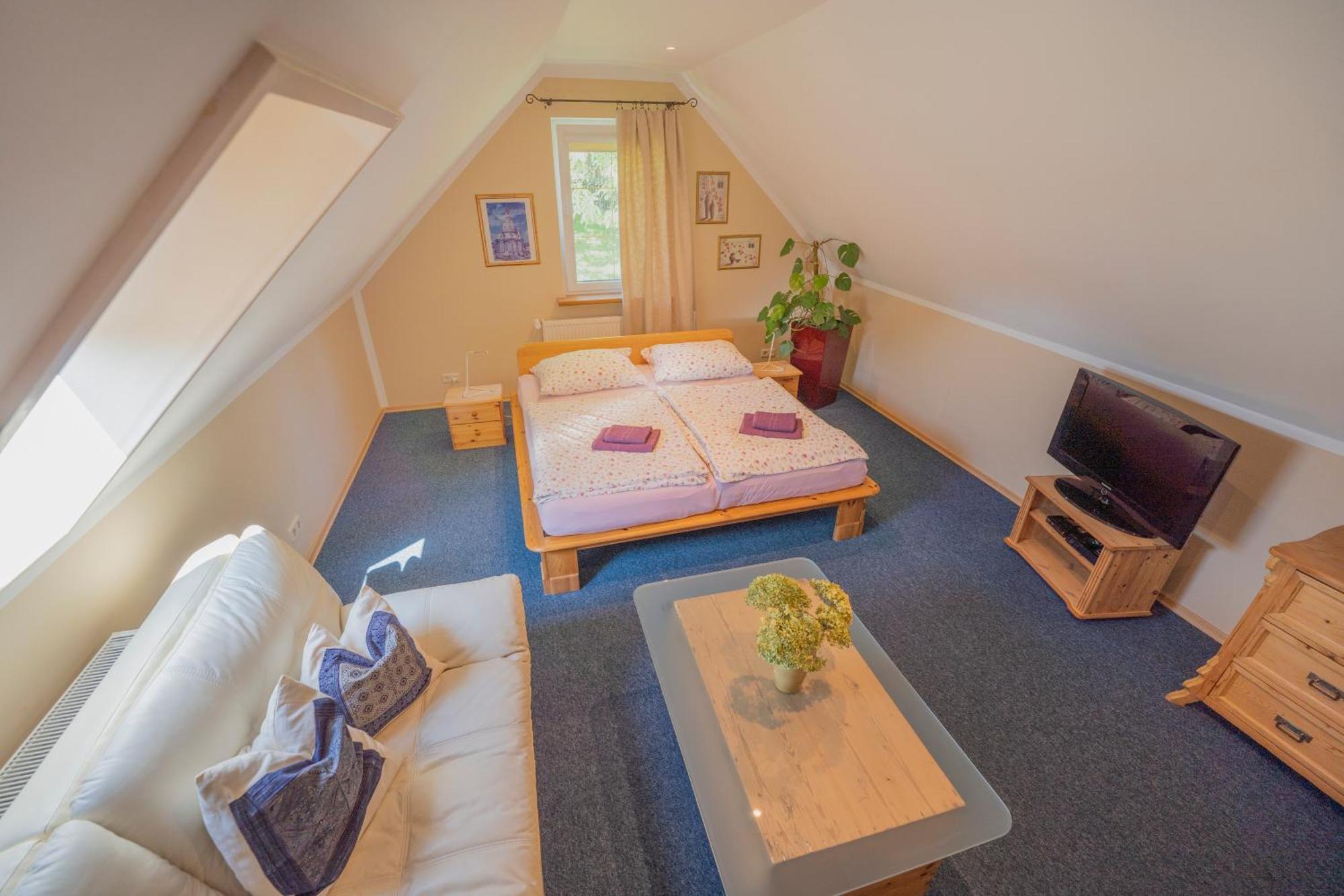 Dom Ogrodnika Apartment Jezow Sudecki ภายนอก รูปภาพ
